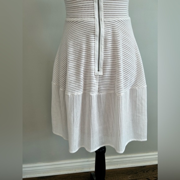 BCBGMAXARZIA Fit N Flare SIMPLE but ELEGANT White Midi Dress Size XS - Picture 2 of 7